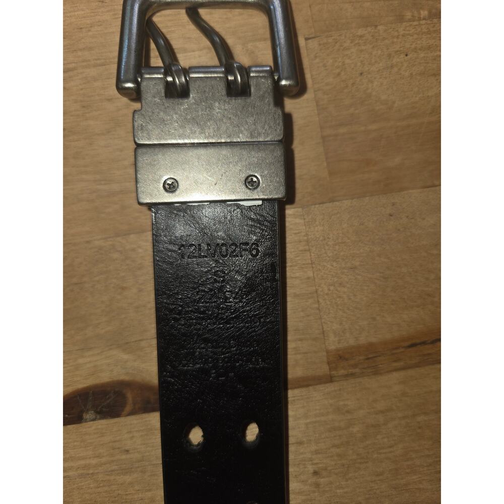 Levi's Womams Leather Belt with Metal Buckle size 22/24